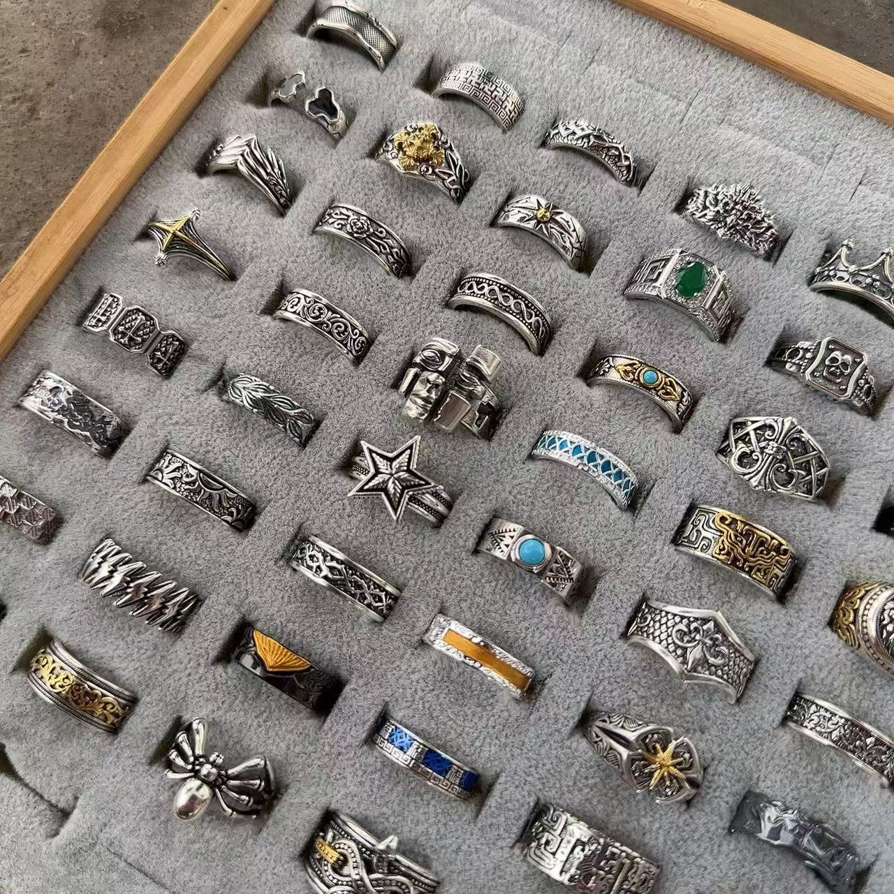 Men's ring with adjustable wide face opening