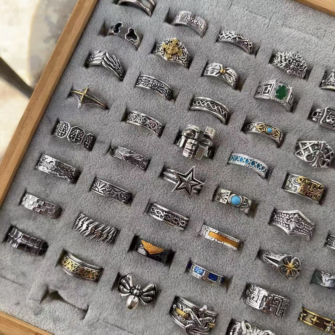 Men's ring with adjustable wide face opening