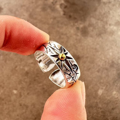 Men's ring with adjustable wide face opening