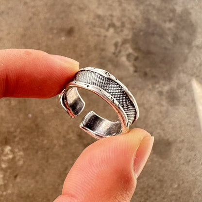 Men's ring with adjustable wide face opening